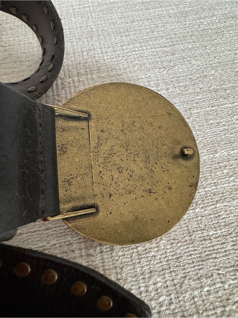 Y2K GUESS Leather Studded Belt Womens L Hammered Brass Disc Buckle Boho Western - Picture 10 of 15